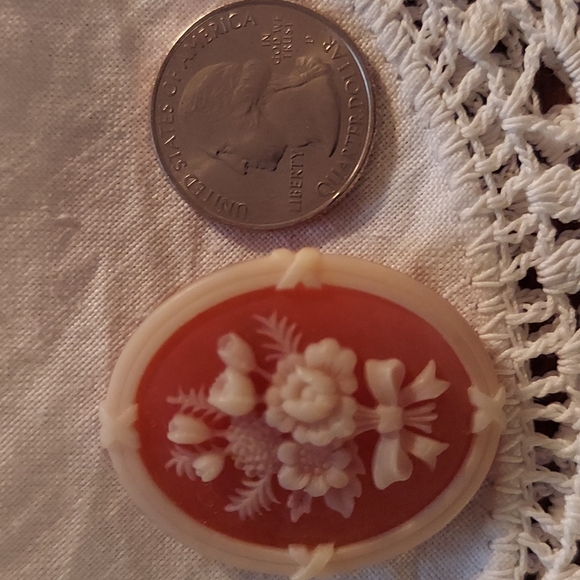 Vintage Avon Brooch - Picture 4 of 4